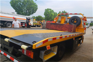 新市附近拖车电话号码服务